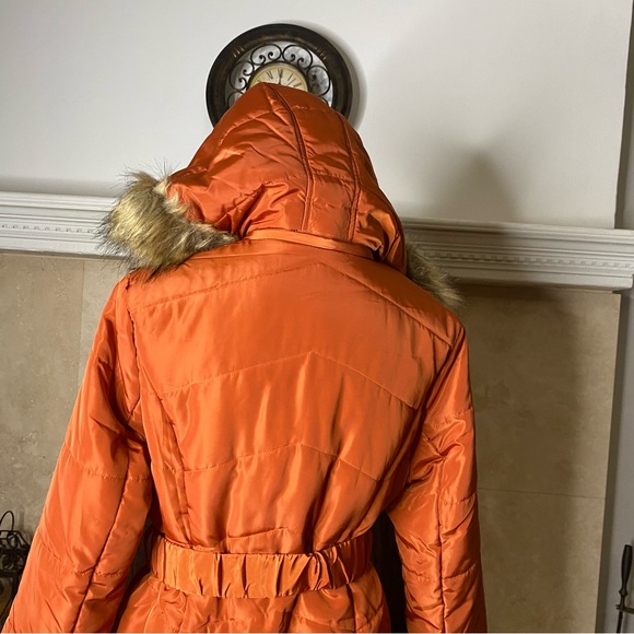 Belted Puffer Jacket Size M - Picture 10 of 13